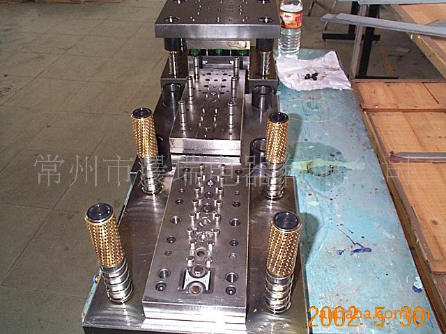 微電機(jī)配件級(jí)進(jìn)模設(shè)計(jì)制造 專注品質(zhì)與效率的常州晨瑞電器